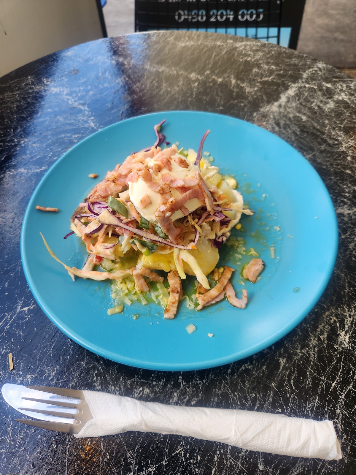 A fresh plate served on a blue plate at a marble table